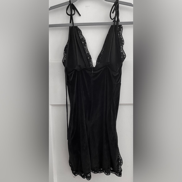 Lucy in Sky Black Velvet lace mini dress - Picture 3 of 5